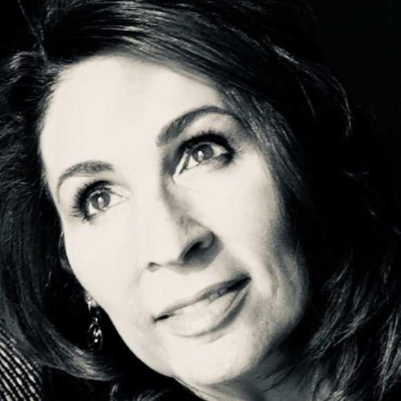 Meet your Posher, Jennifer - Picture 1 of 8